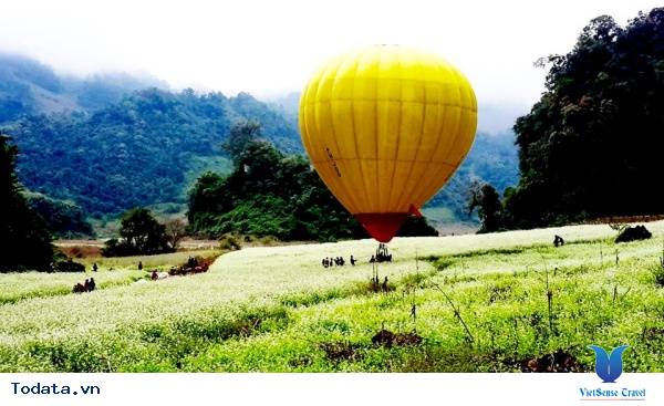 Trải nghiệm “bay” cùng khinh khí cầu tại Mộc Châu 2